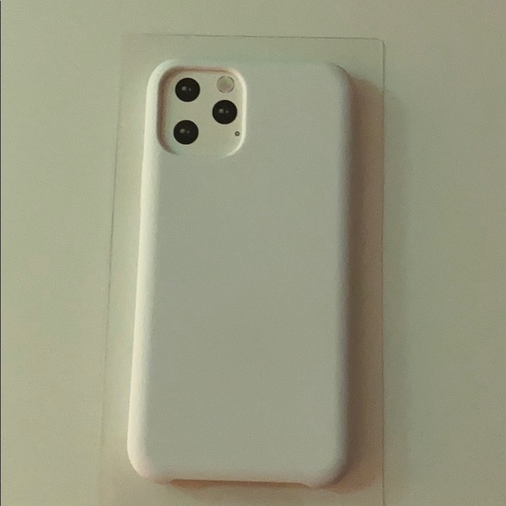 doesn’t fit my phone, it is for the iPhone 11 pro!